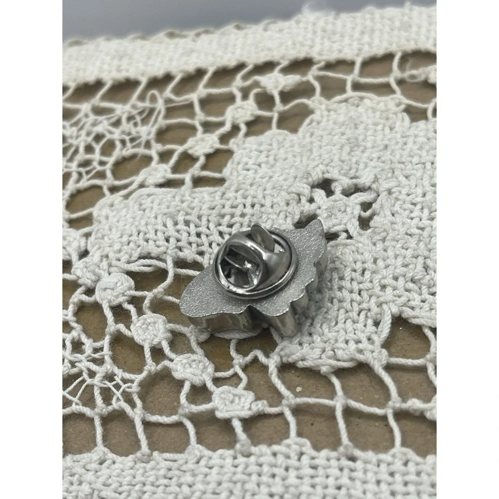 Vintage RARE silver tone Cat pin Collectible Silver Metal HTF Kitten Beautiful